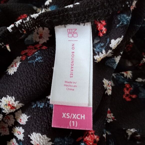 NO BOUNDARIES BLACK, RED, WHITE & BLUE FLORAL OFF-THE-SHOULDER ROMPER SZ.XS EUC - Picture 7 of 8